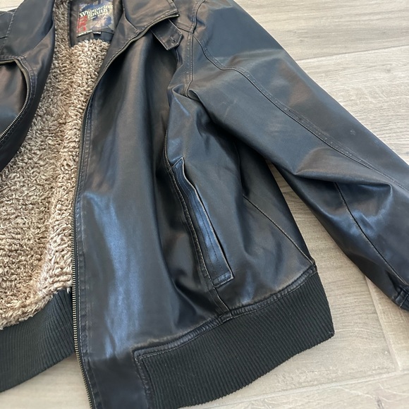 Whispering Smith men’s distressed faux leather jacket. - Picture 3 of 7